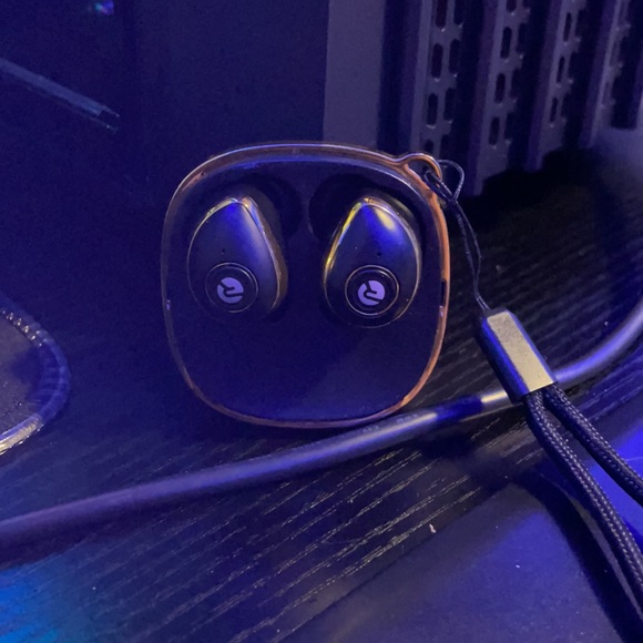 Raycon wireless earbuds - Picture 2 of 2